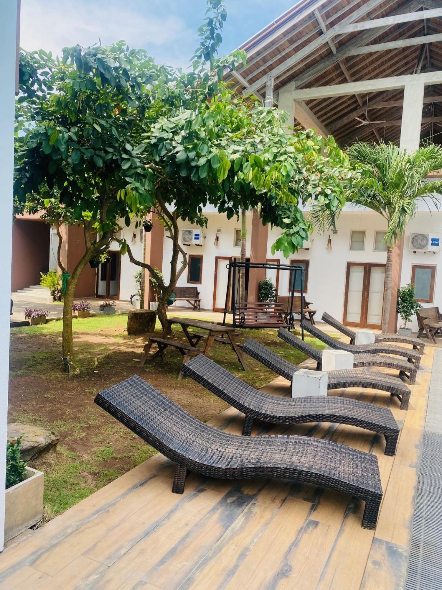 Hotel Cloud 9 Negombo Exterior photo