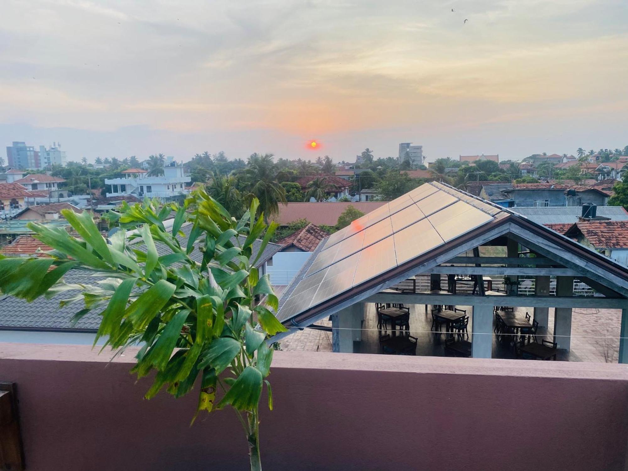 Hotel Cloud 9 Negombo Exterior photo